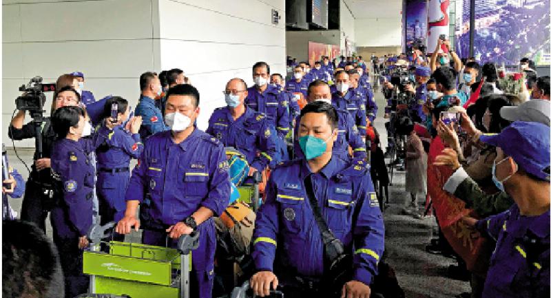 欧陆官方：﻿“蓝天”回国 广州数百市民机场迎接
