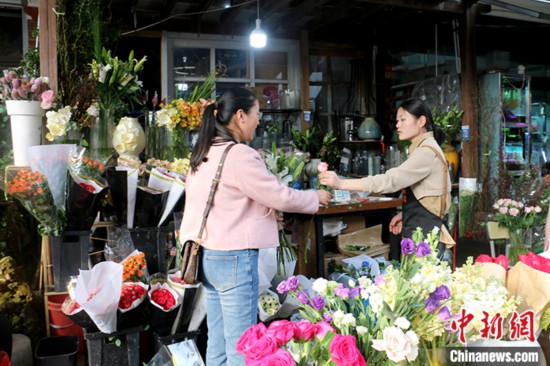 耀世测速：鲜花消费日常化 中国年轻人把春天“带回家”